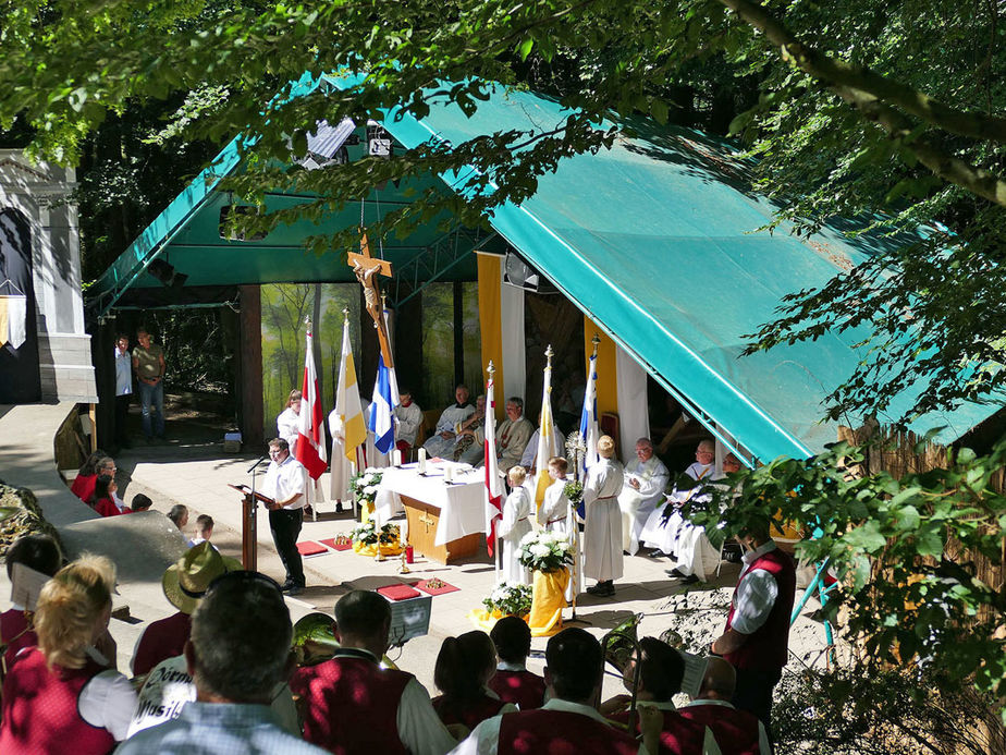 Festgottesdienst zum 1.000 Todestag des Heiligen Heimerads auf dem Hasunger Berg (Foto: Karl-Franz Thiede)